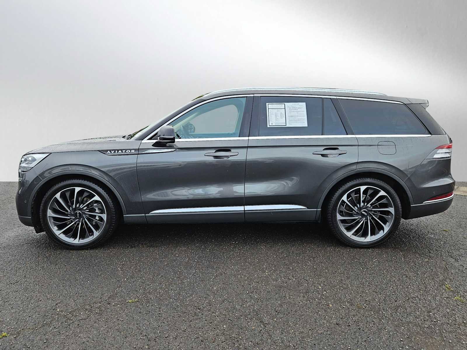 Used 2020 Lincoln Aviator Reserve w/ Equipment Group 202A image 6