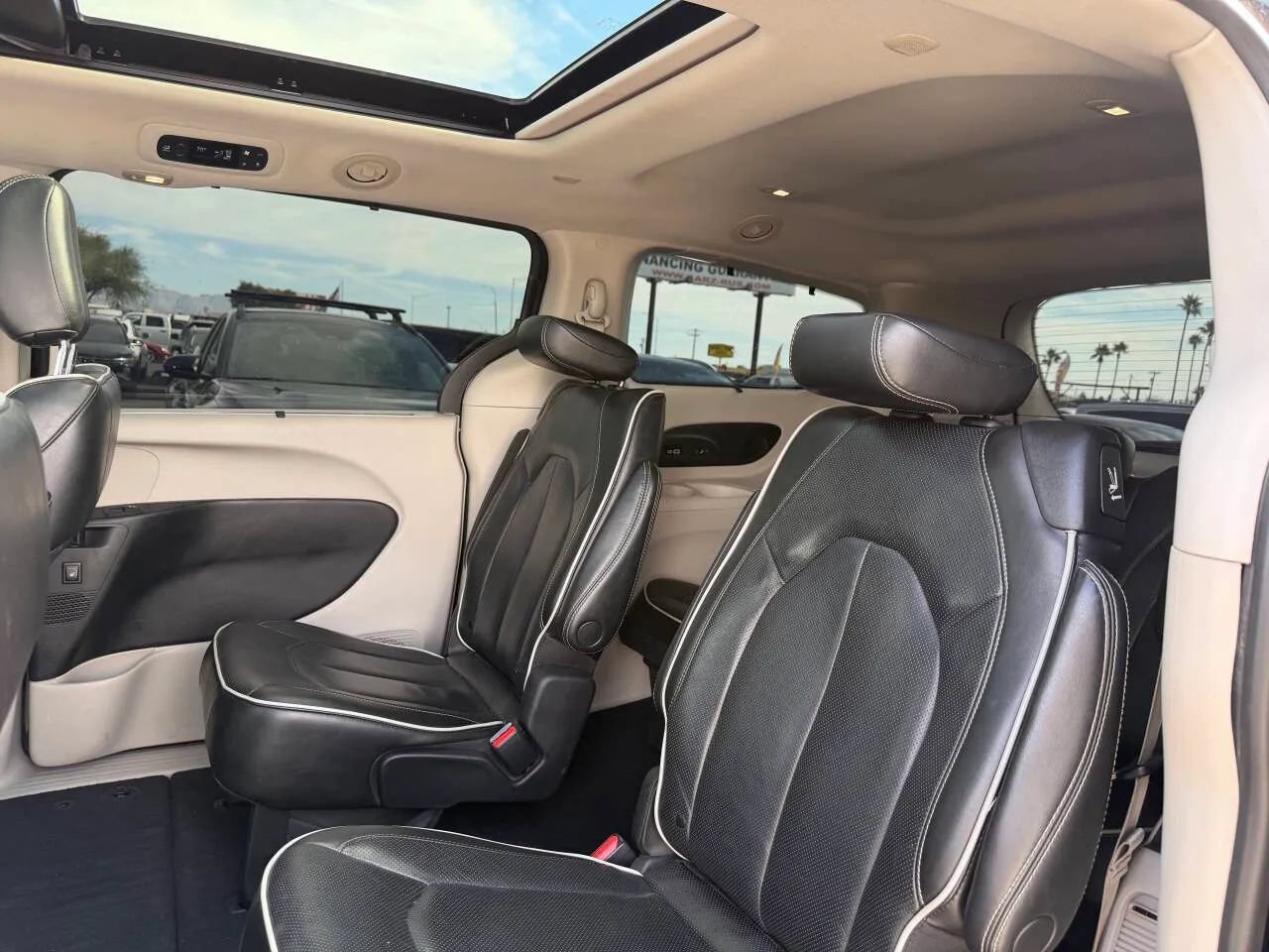 Used 2022 Chrysler Pacifica Limited FWD image 23