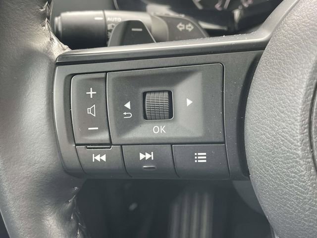 Used 2025 Nissan Pathfinder SV image 19