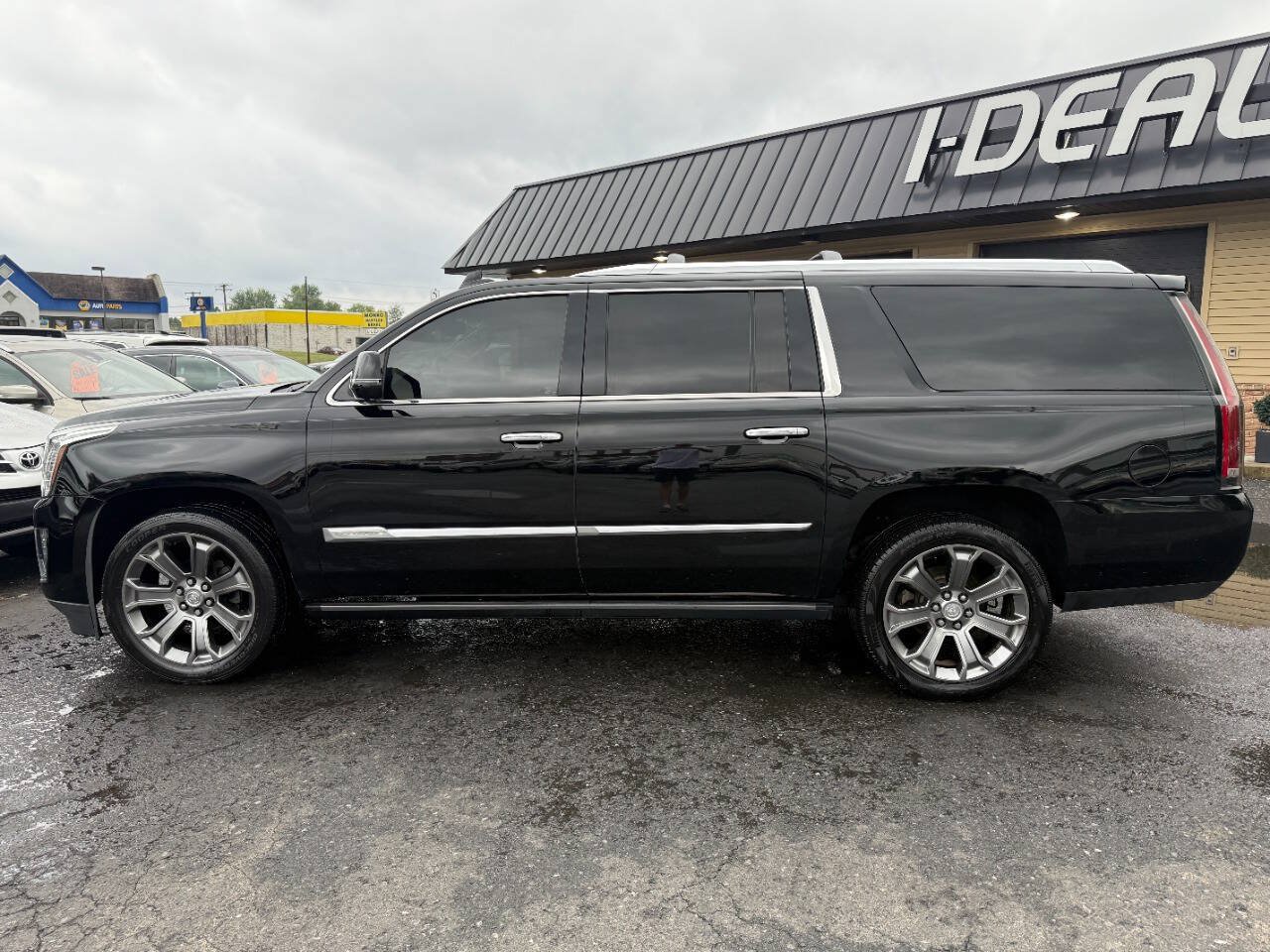 Used 2016 Cadillac Escalade ESV Platinum AWD/4WD image 8