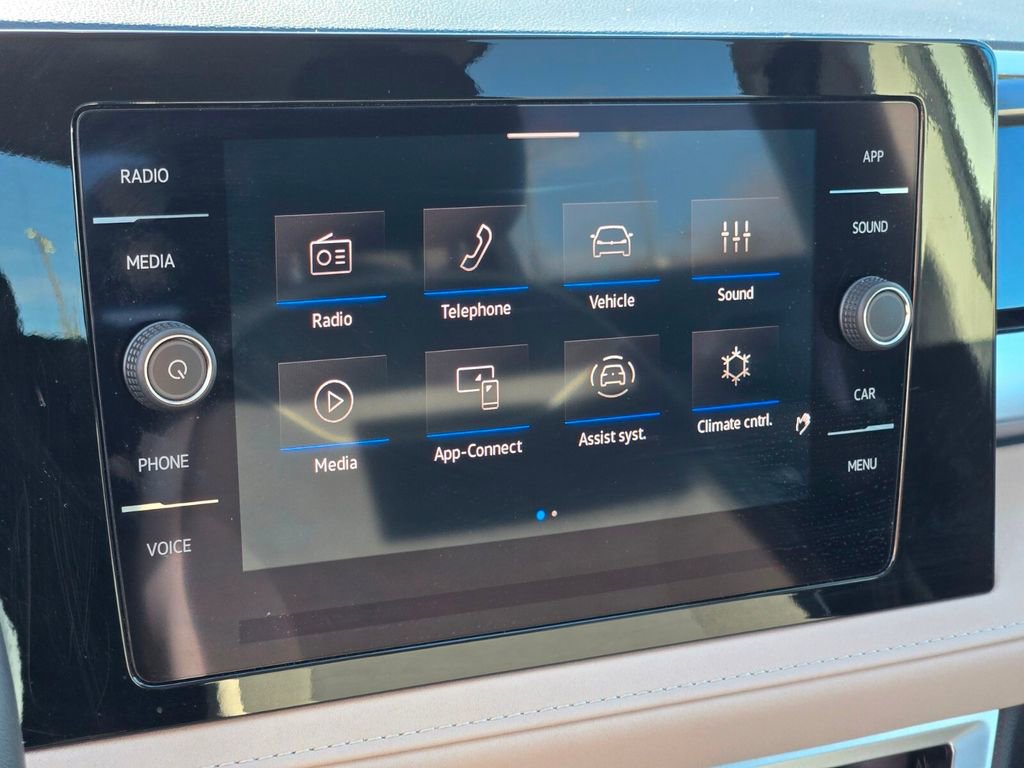 Certified 2025 Volkswagen Taos SE w/ Panoramic Sunroof Package FWD image 19