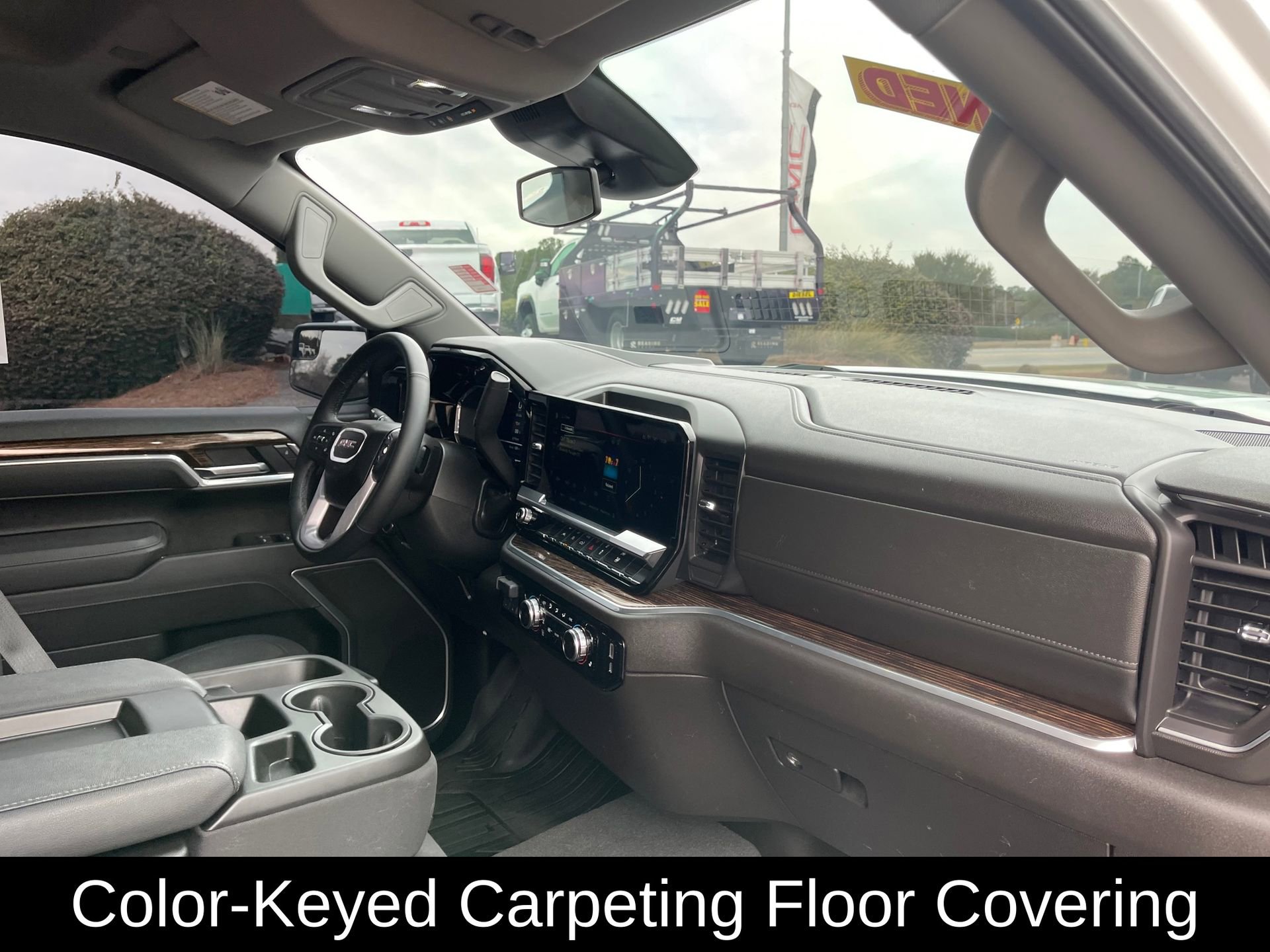 Used 2025 GMC Sierra 1500 SLE image 27