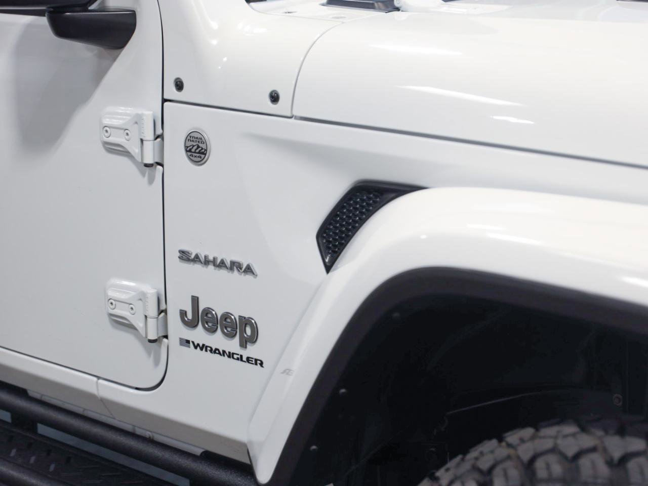 Used 2024 Jeep Wrangler Sahara AWD/4WD image 33