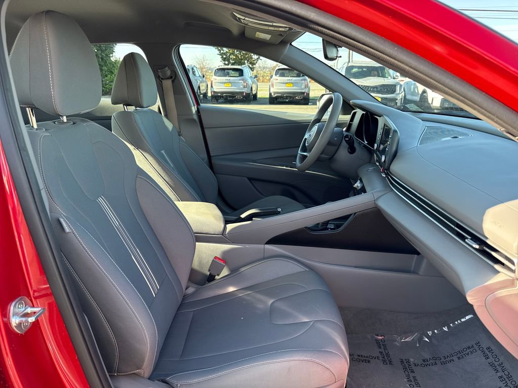 Used 2023 Hyundai Elantra SEL w/ Cargo Package image 15