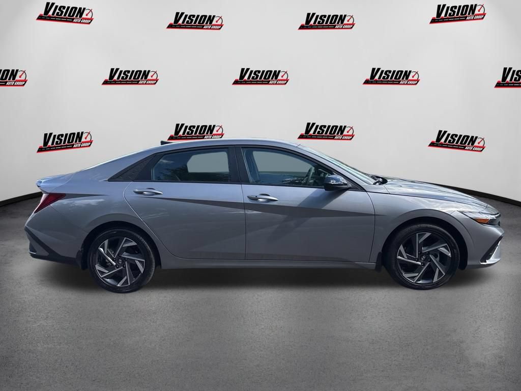 New 2025 Hyundai Elantra SEL FWD image 4