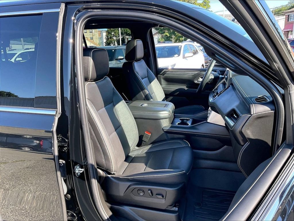 Used 2023 GMC Yukon SLT w/ SLT Premium Package AWD/4WD image 11