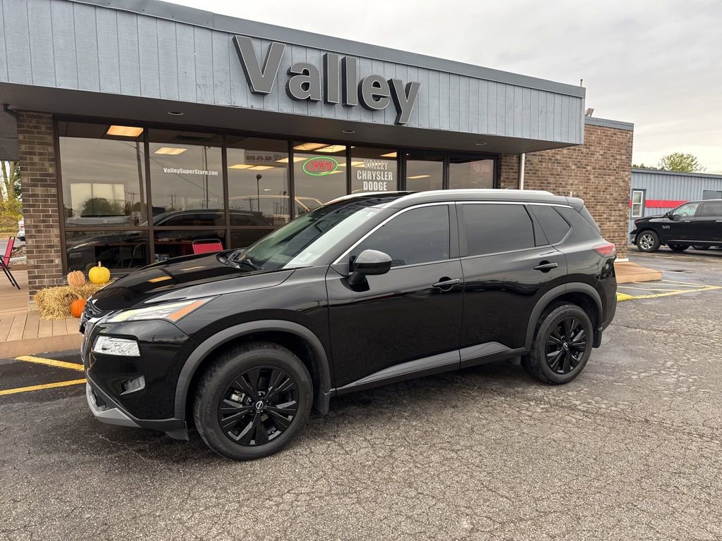 Used 2023 Nissan Rogue SV w/ SV Premium B Package image 5