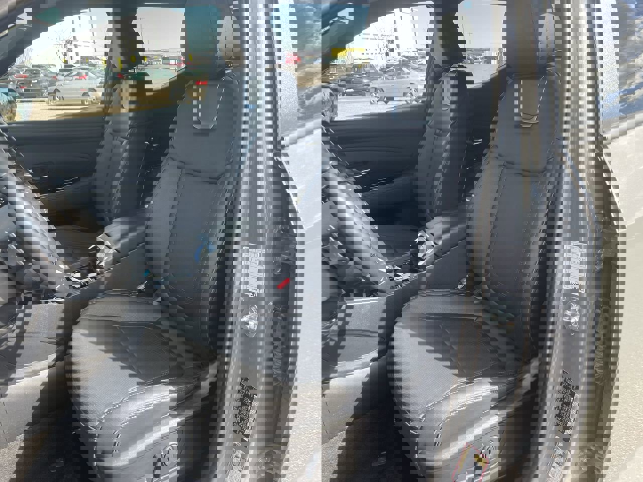 Used 2025 Hyundai Santa Cruz Limited image 11