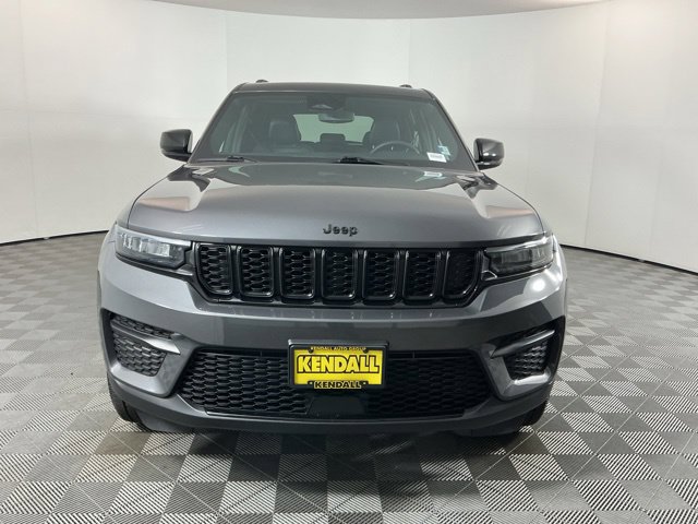 Used 2024 Jeep Grand Cherokee Altitude AWD/4WD image 2