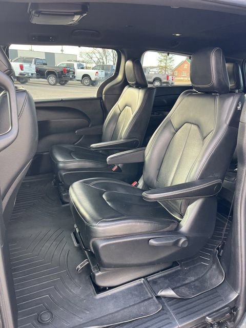 Used 2020 Chrysler Pacifica Touring-L w/ S Appearance Package FWD image 36