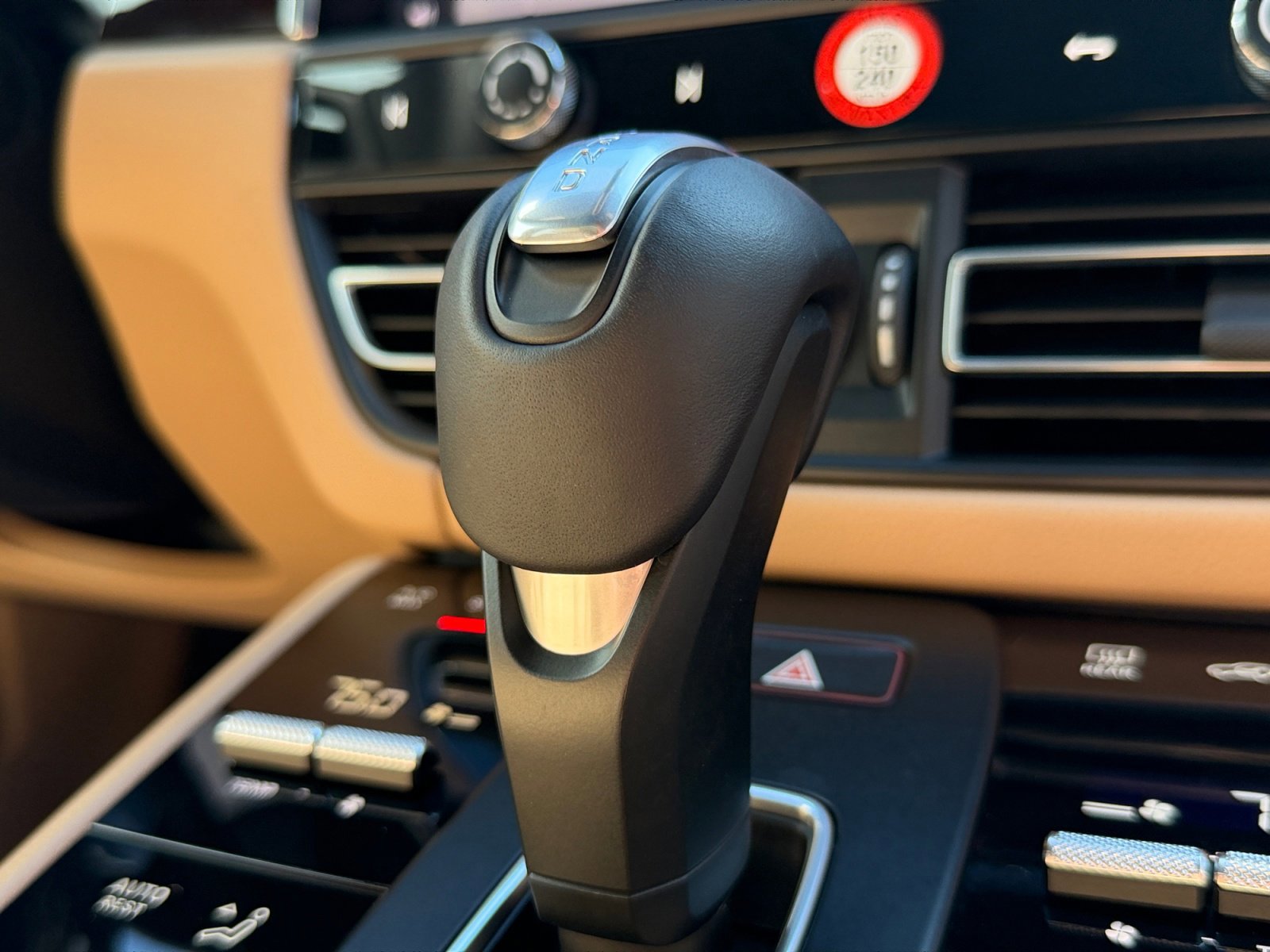 Certified 2025 Porsche Macan AWD/4WD image 27