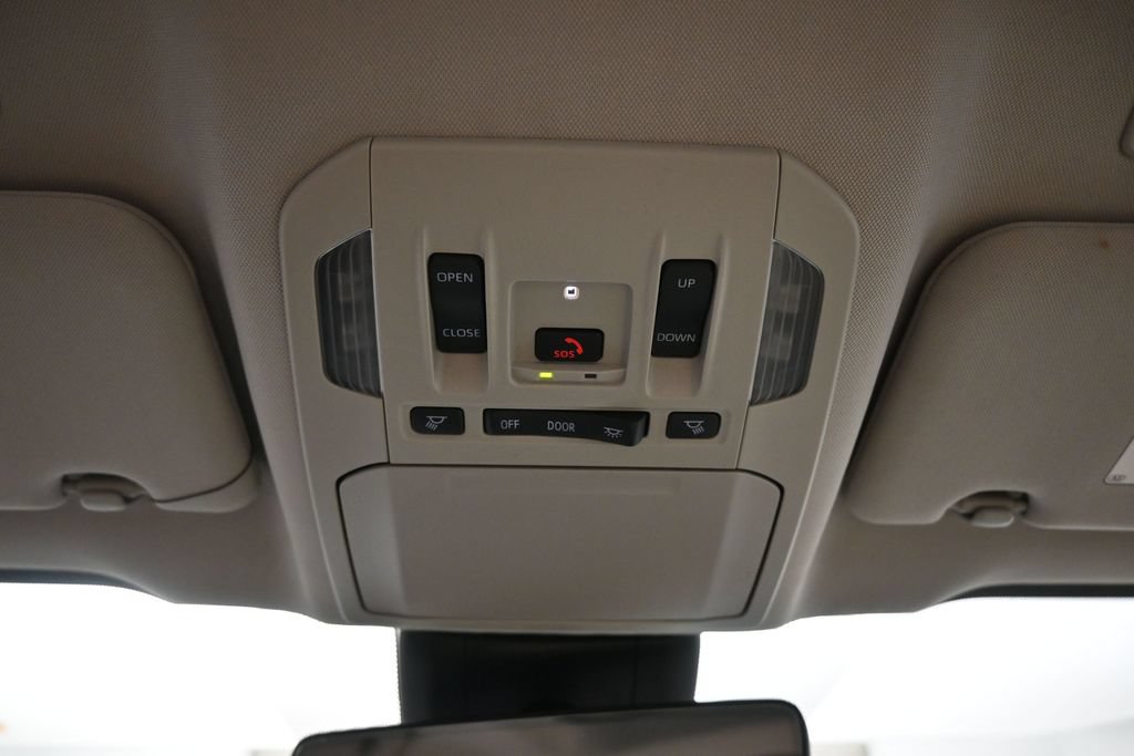 Used 2024 Toyota Highlander Limited AWD/4WD image 30