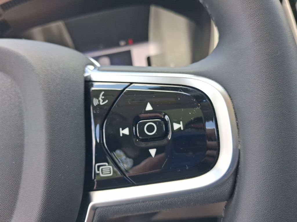 Certified 2025 Volvo XC60 B5 Plus w/ Protection Package Premier AWD/4WD image 29