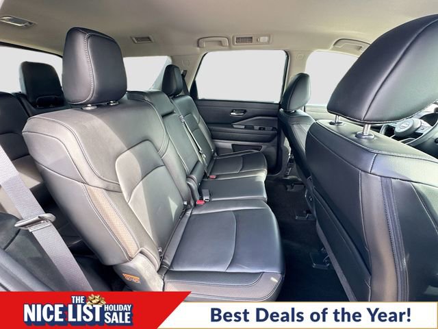 Used 2024 Nissan Pathfinder SL w/ Black Appearance Package image 28