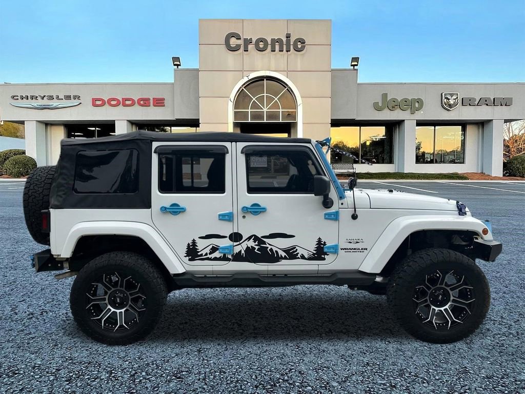 Used 2017 Jeep Wrangler Unlimited Sahara image 2