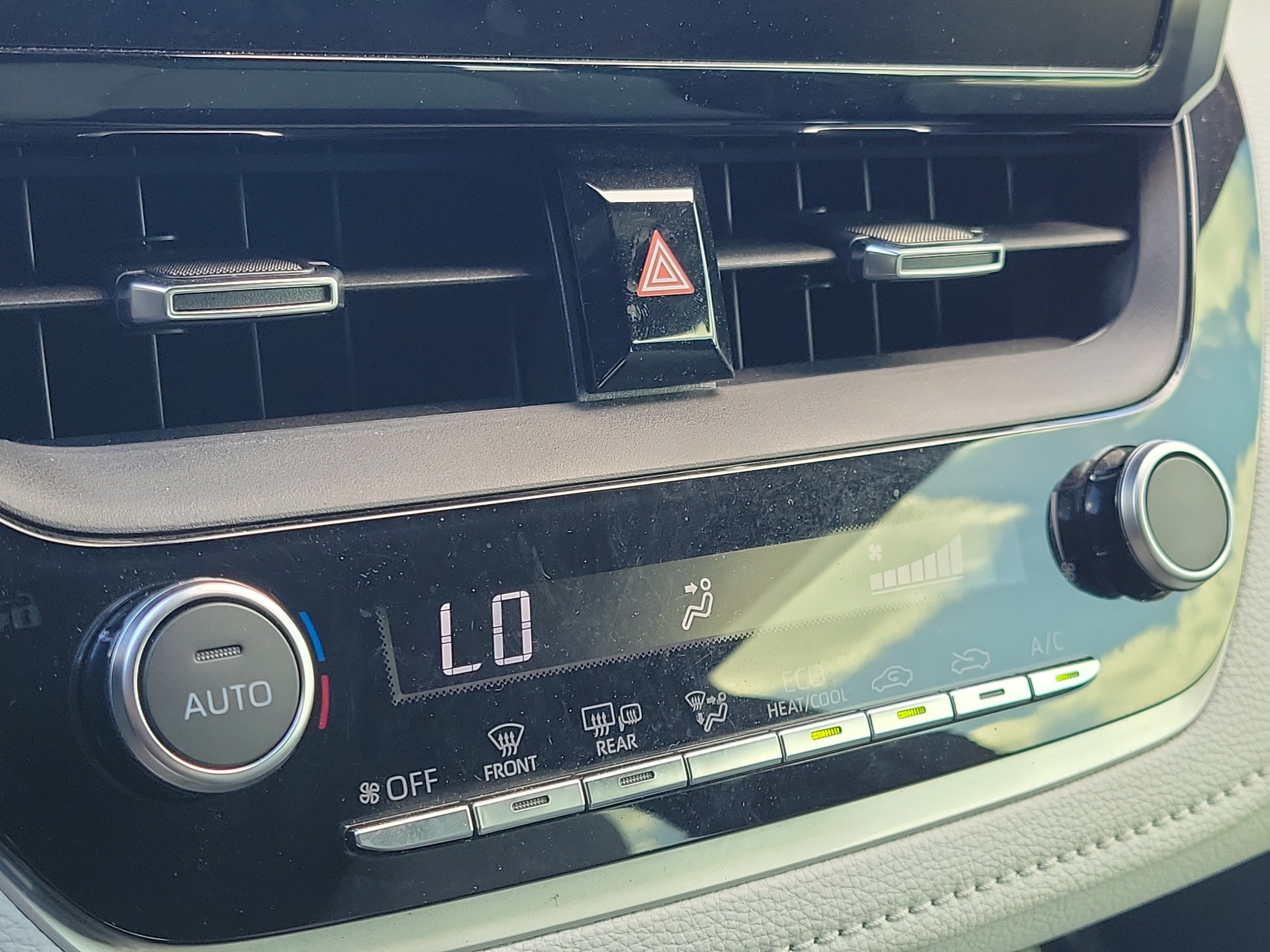 Used 2025 Toyota Corolla SE FWD image 30