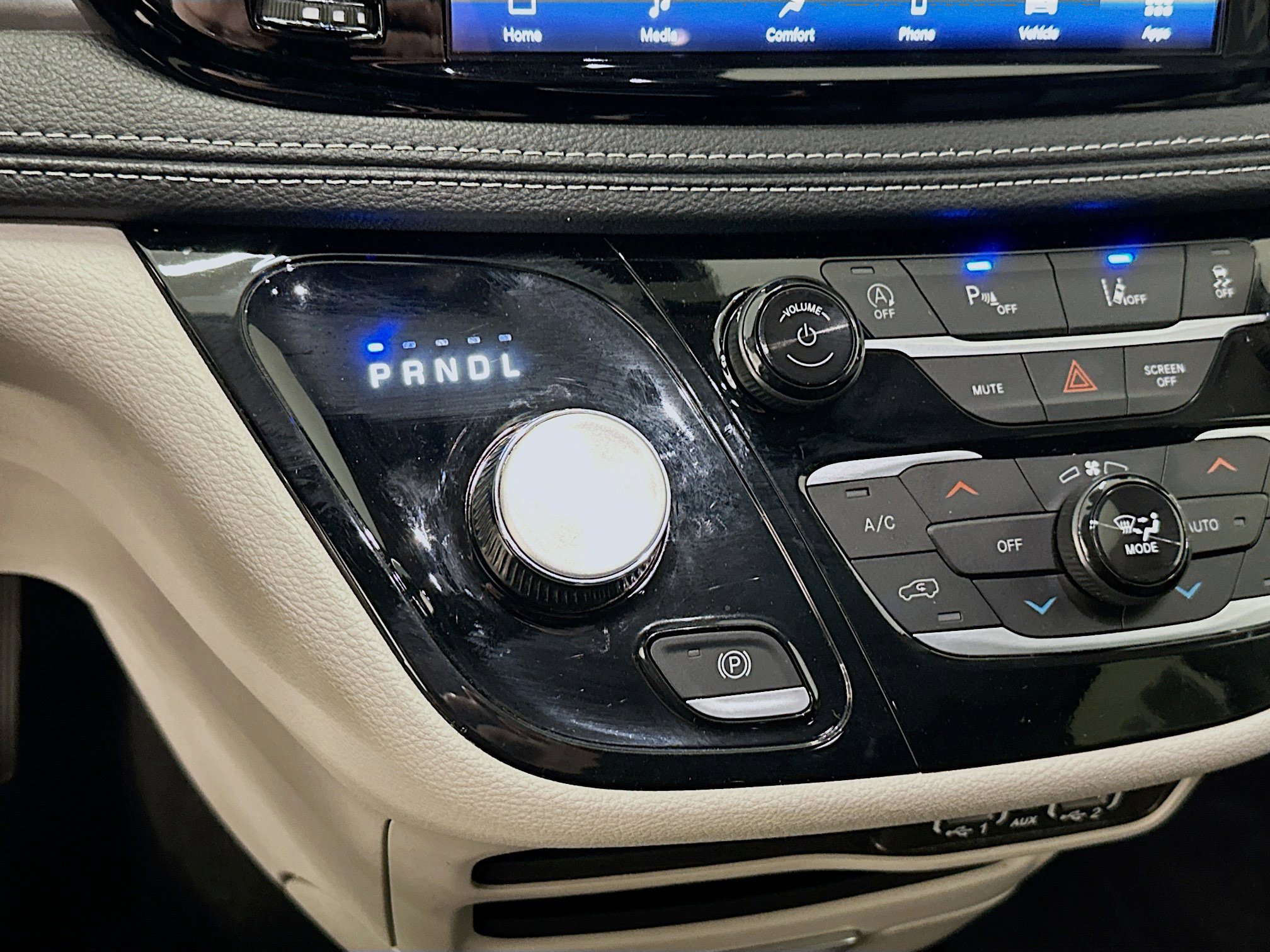 Used 2024 Chrysler Pacifica Touring-L image 24