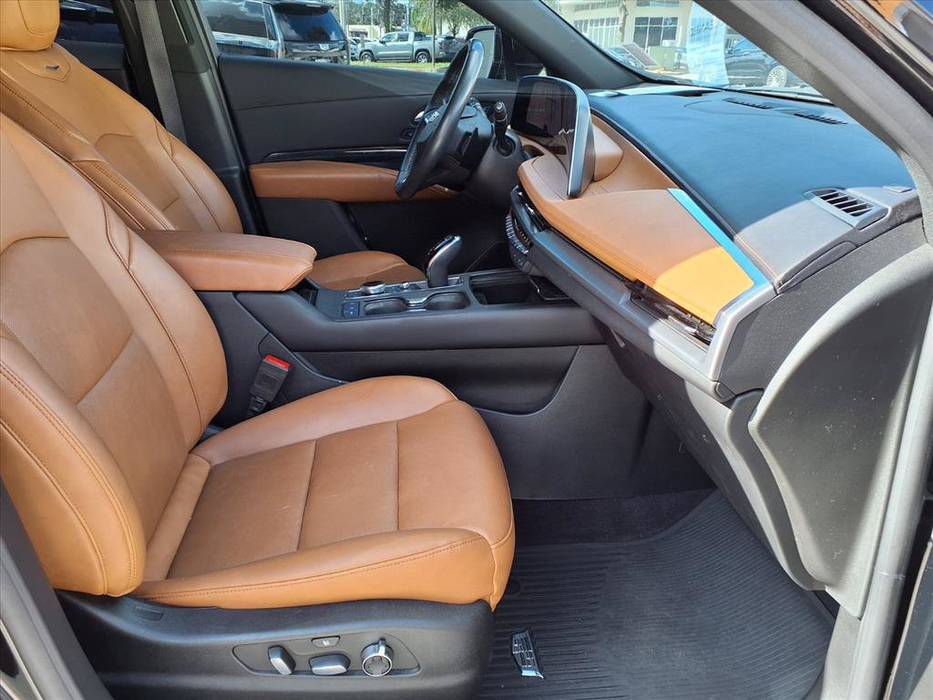 Used 2024 Cadillac XT4 Premium Luxury FWD image 9