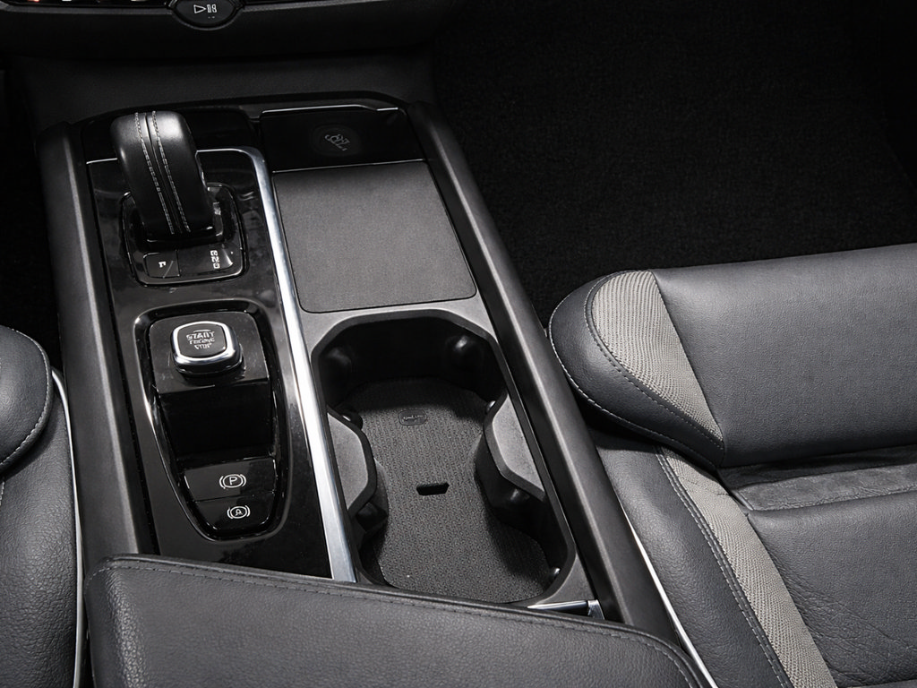 Used 2022 Volvo XC60 B5 R-Design AWD/4WD image 19