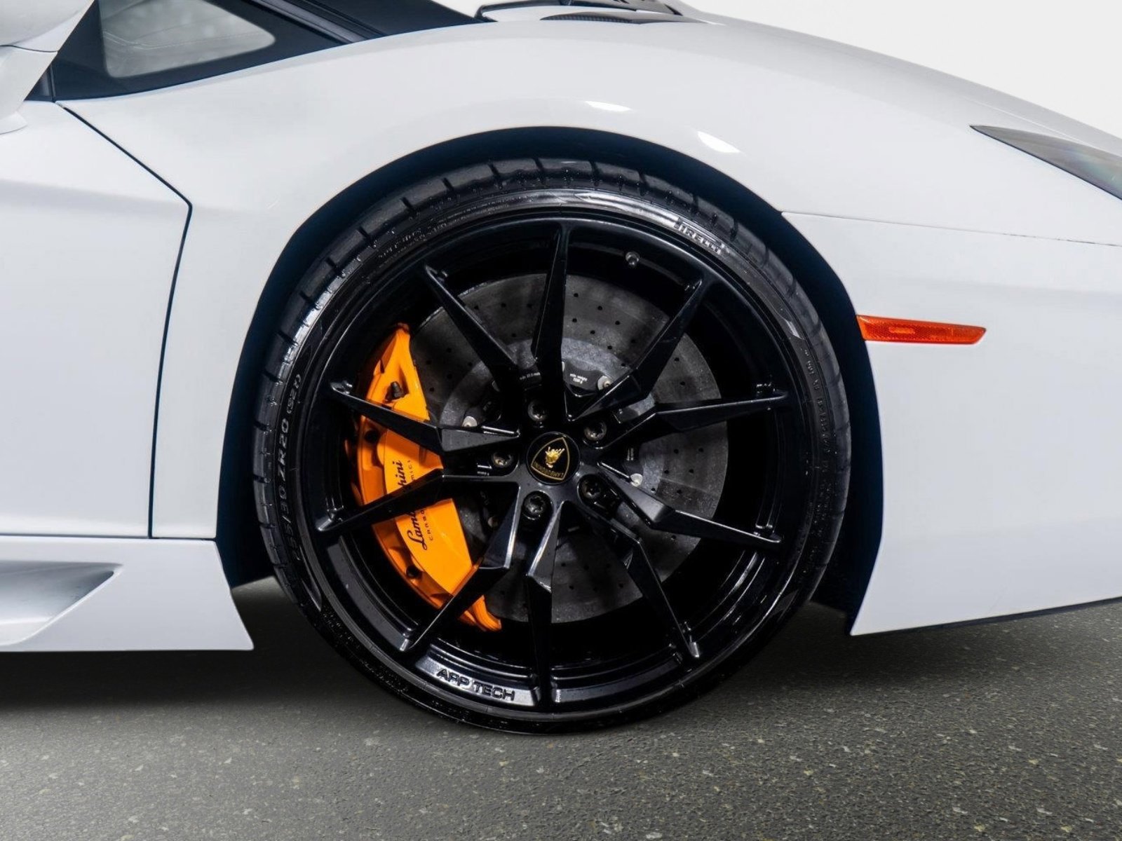 Used 2015 Lamborghini Aventador LP 700-4 image 8