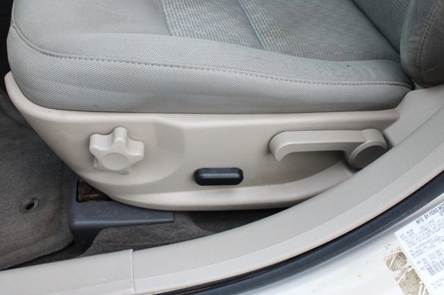 Used 2010 Ford Fusion SE FWD image 13