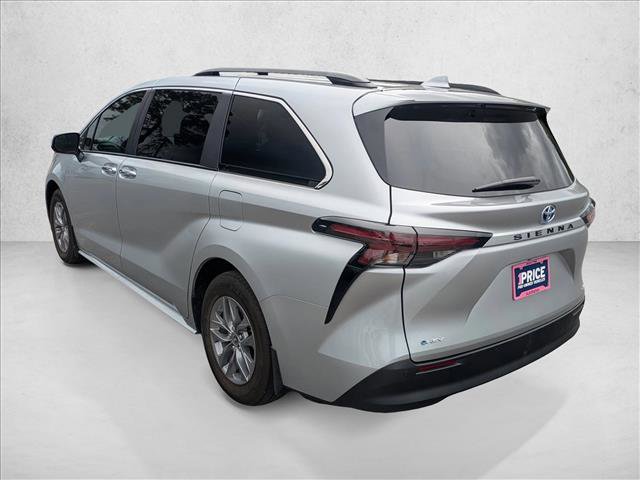 Used 2025 Toyota Sienna XLE image 7
