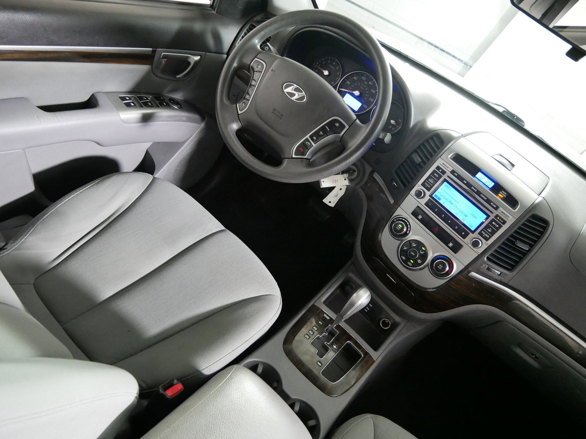 Used 2012 Hyundai Santa Fe GLS image 9