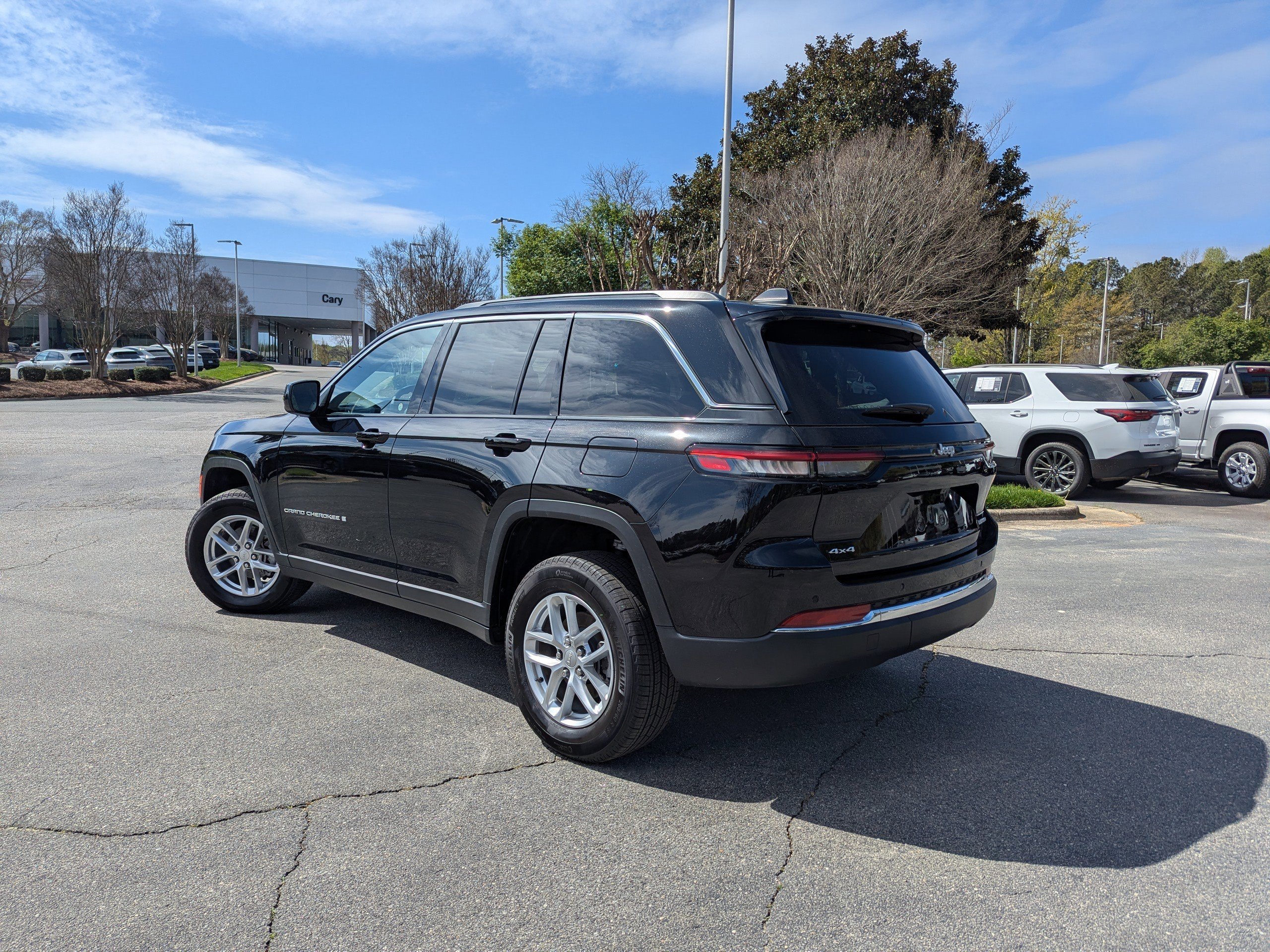 Certified 2025 Jeep Grand Cherokee Laredo X w/ Luxury Tech Group I image 7
