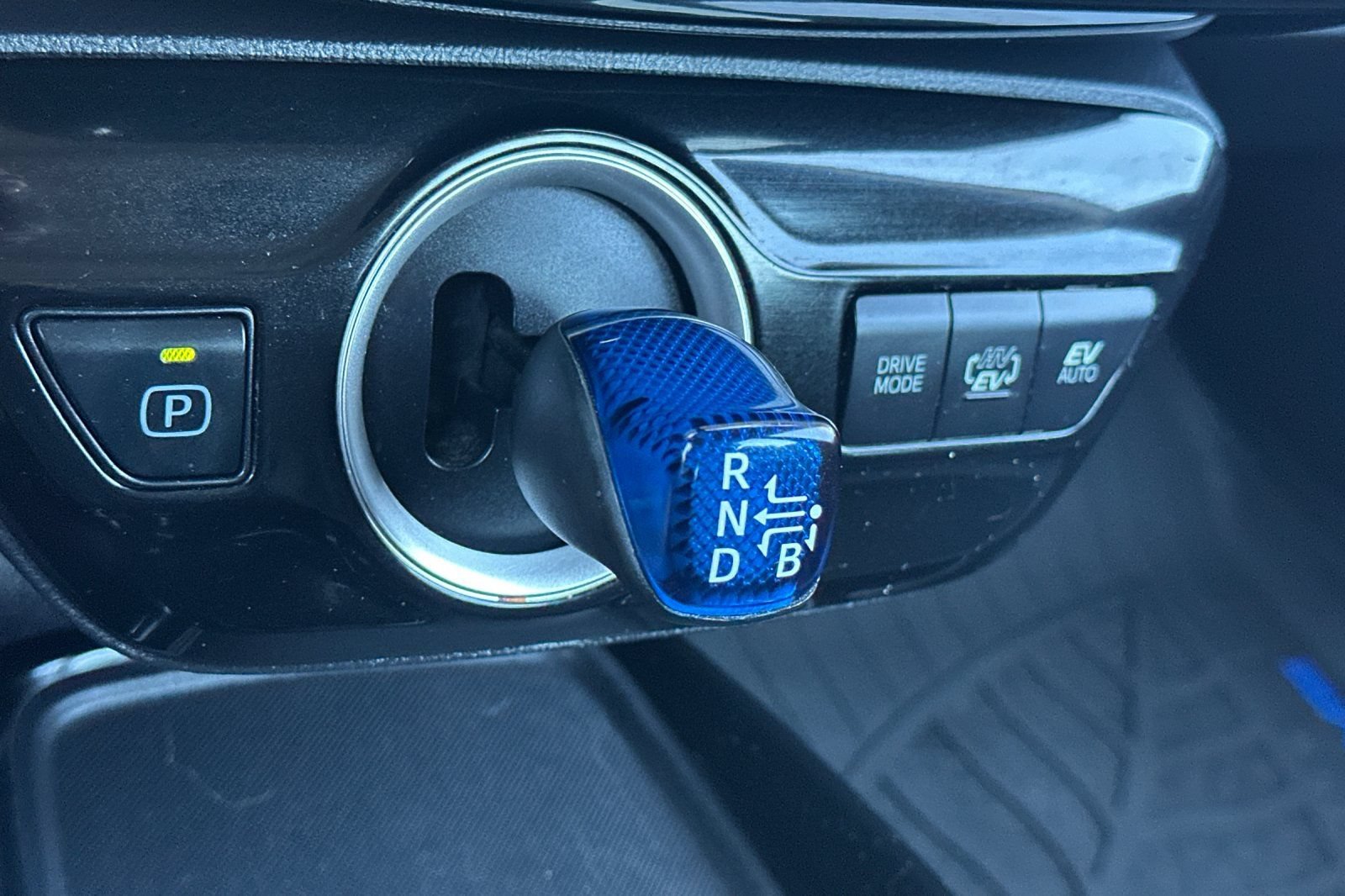 Used 2020 Toyota Prius Prime LE FWD image 20
