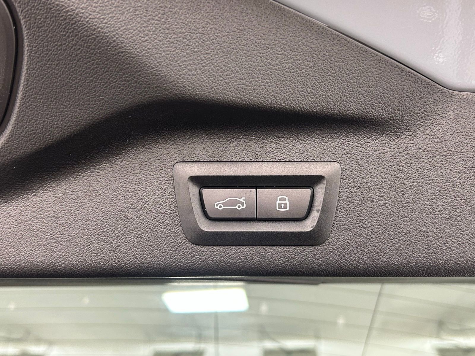 Used 2025 BMW X7 M60i w/ Executive Package image 42