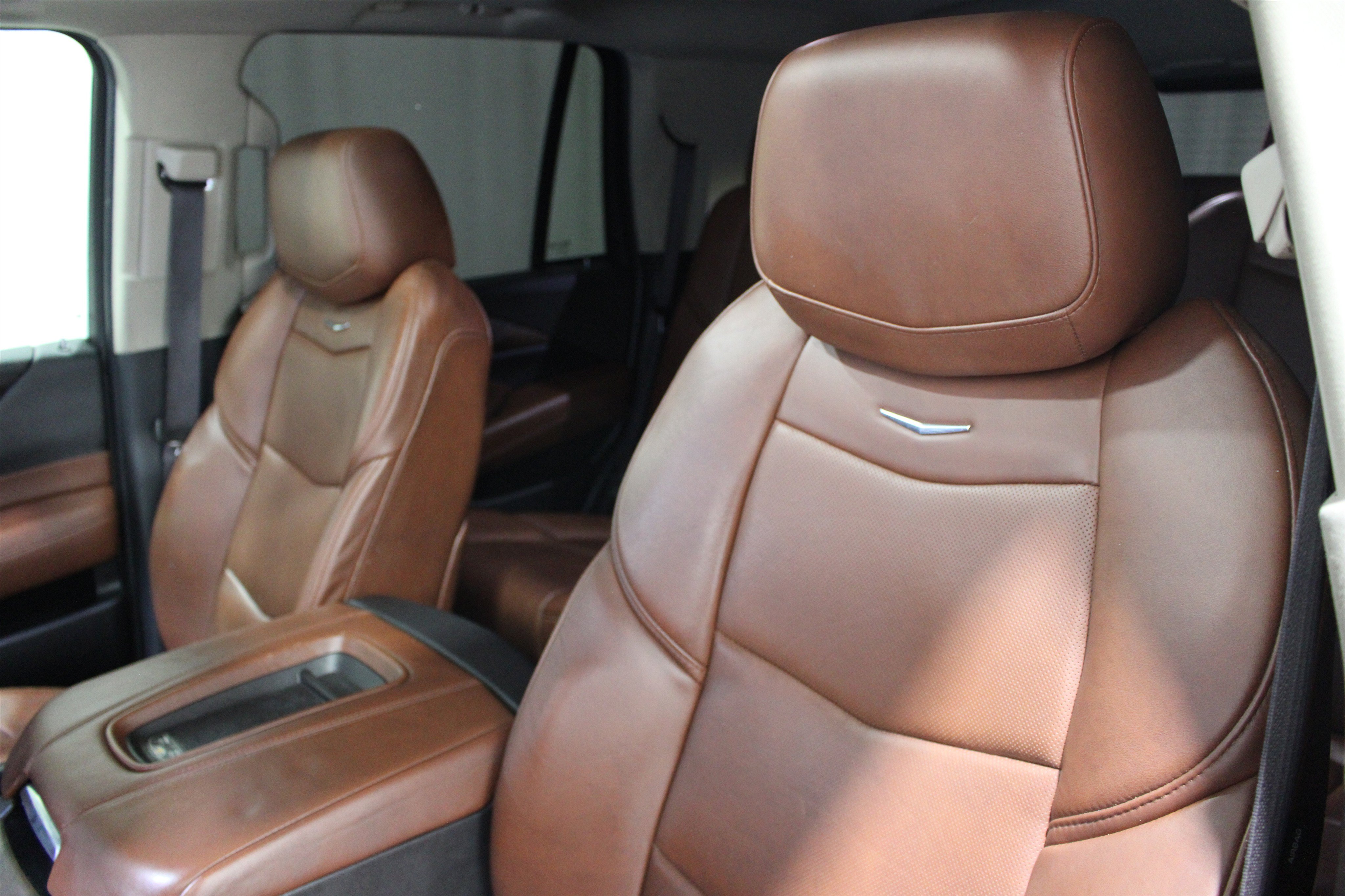 Used 2015 Cadillac Escalade Premium AWD/4WD image 4