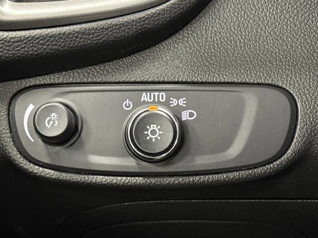 Used 2019 Chevrolet Trax LT w/ LT Convenience Package AWD/4WD image 21