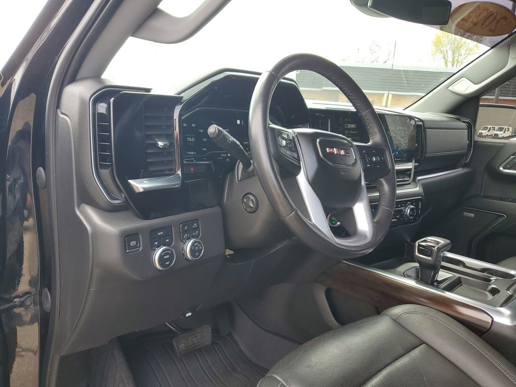 Used 2022 GMC Sierra 1500 SLT w/ SLT Premium Package AWD/4WD image 17