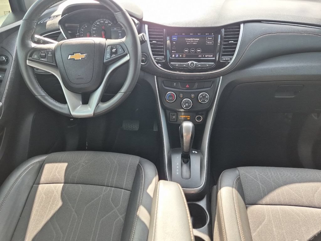 Used 2022 Chevrolet Trax LT w/ Midnight Edition FWD image 13
