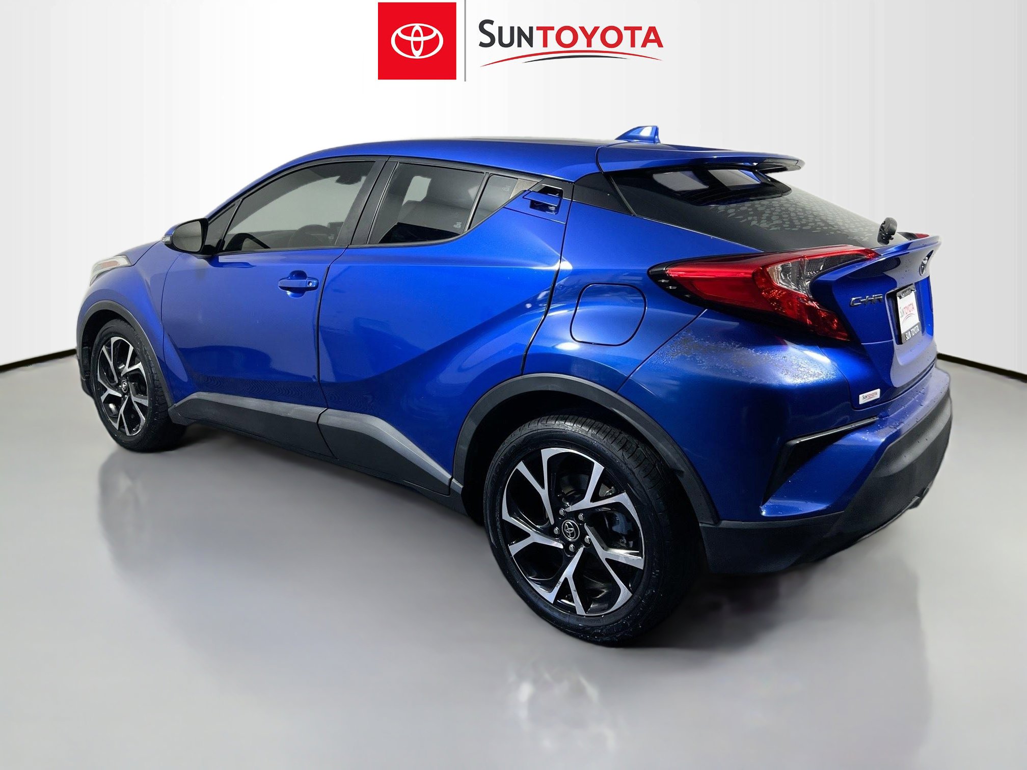 Used 2019 Toyota C-HR XLE FWD image 6