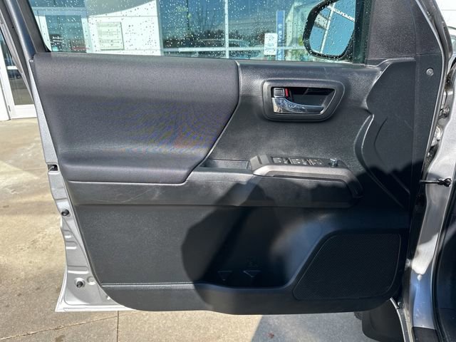 Used 2017 Toyota Tacoma TRD Off-Road w/ Tow Package (A/T) image 17