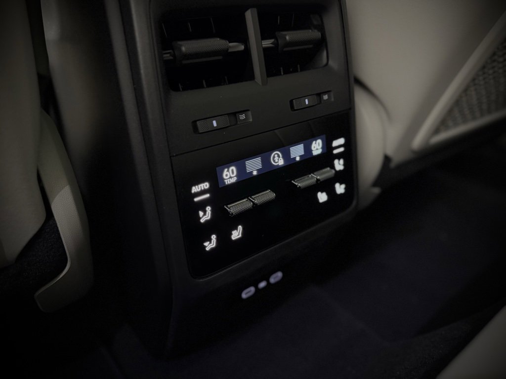 New 2024 Porsche Macan 4 Electric image 29