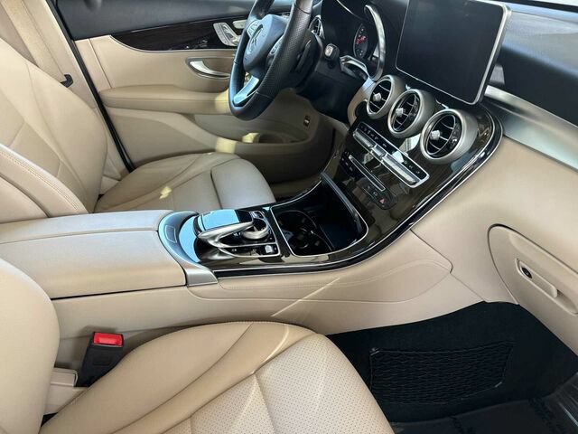 Used 2019 Mercedes-Benz GLC 300 4MATIC image 18
