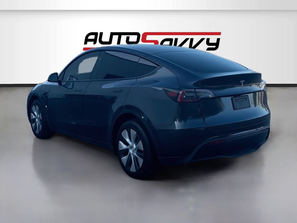 Used 2025 Tesla Model Y Long Range RWD image 5