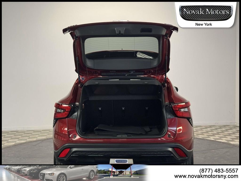 Used 2024 Chevrolet Trax RS FWD image 7