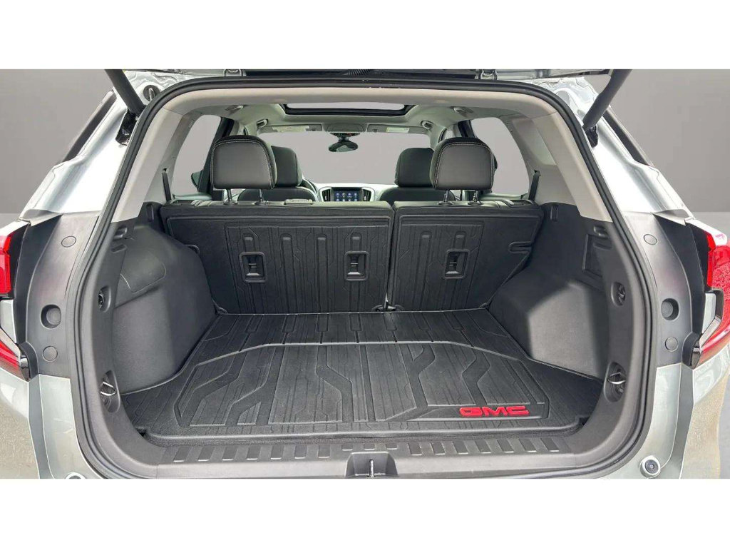 Used 2023 GMC Terrain SLT w/ Tech Package AWD/4WD image 9