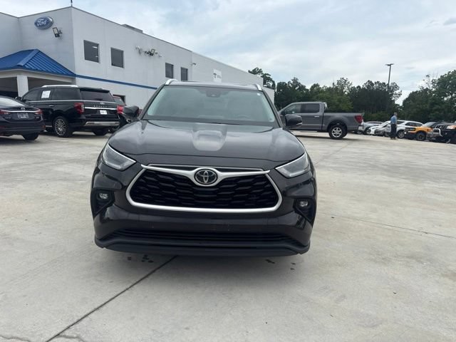 Used 2021 Toyota Highlander XLE FWD image 3