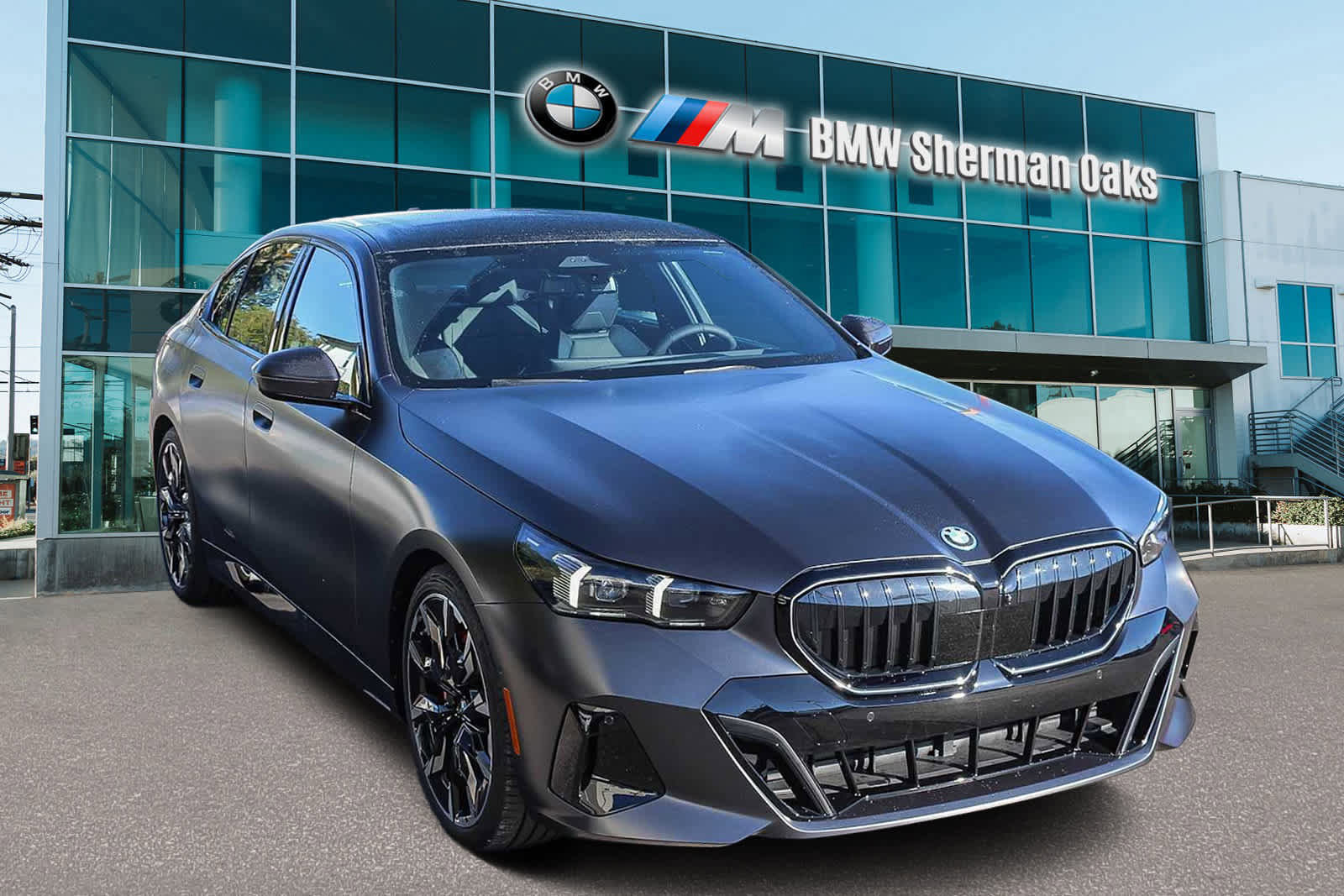 New 2026 BMW 550e xDrive w/ Executive Package image 3