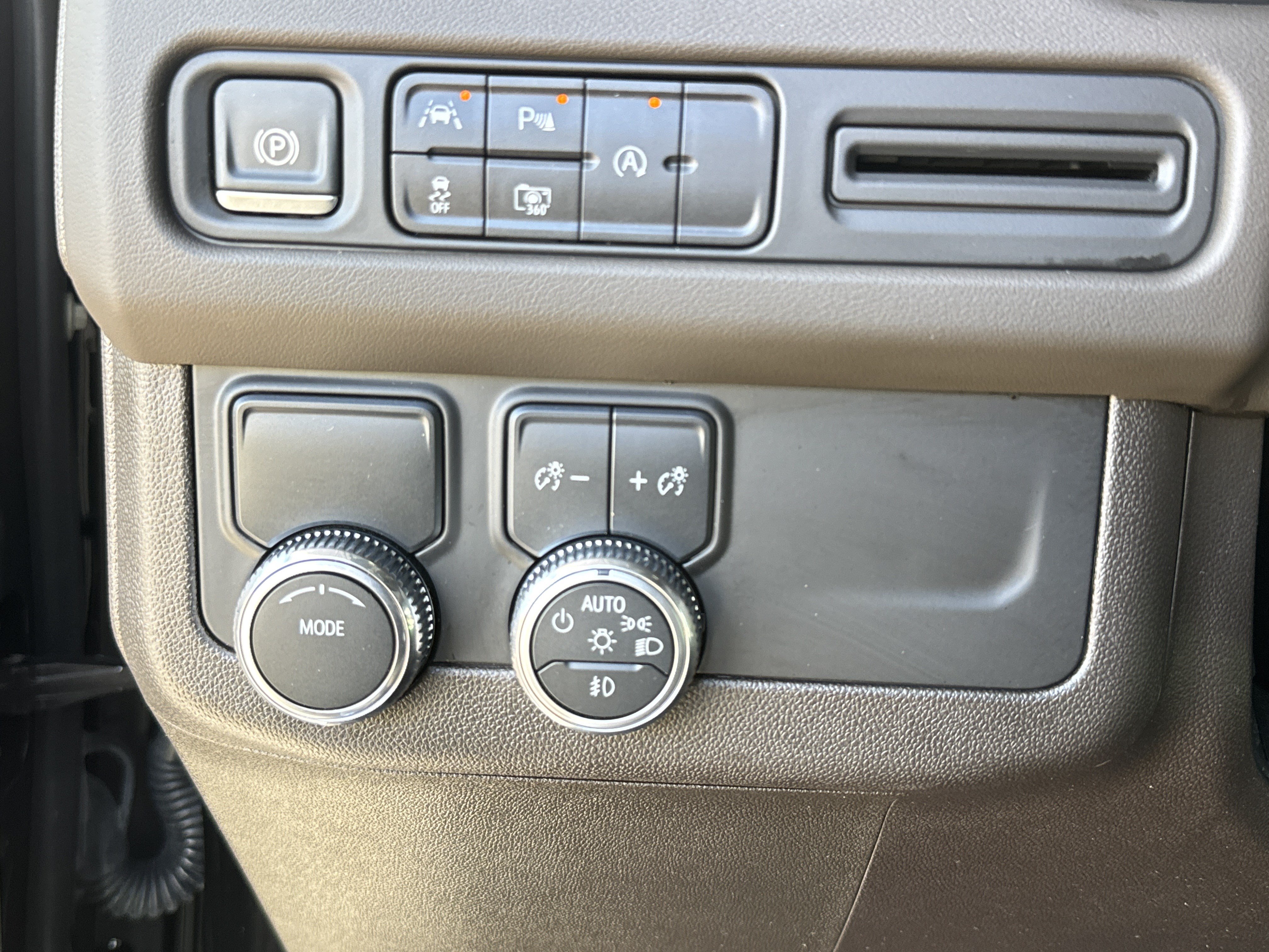 Used 2024 GMC Yukon XL SLT w/ SLT Luxury Package RWD image 19