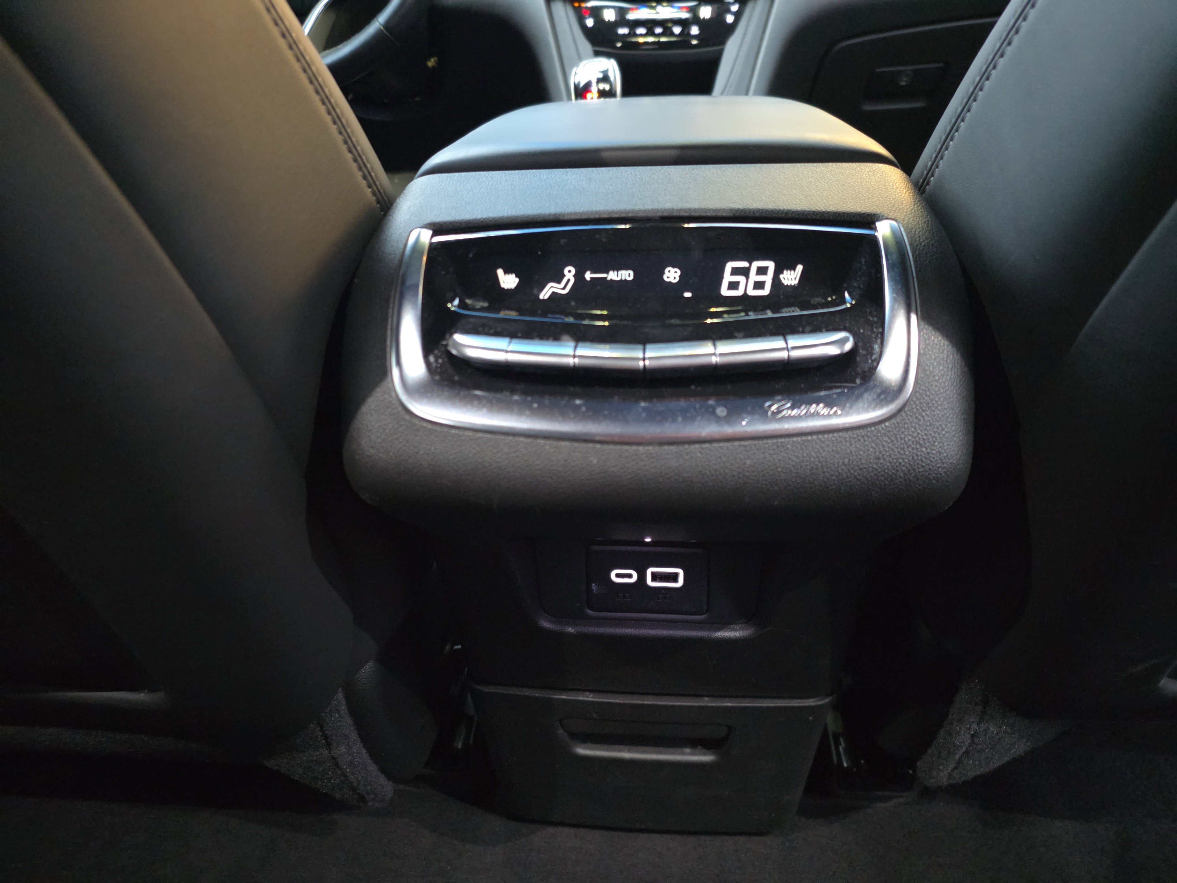 Used 2023 Cadillac XT6 Sport w/ Platinum Package image 38