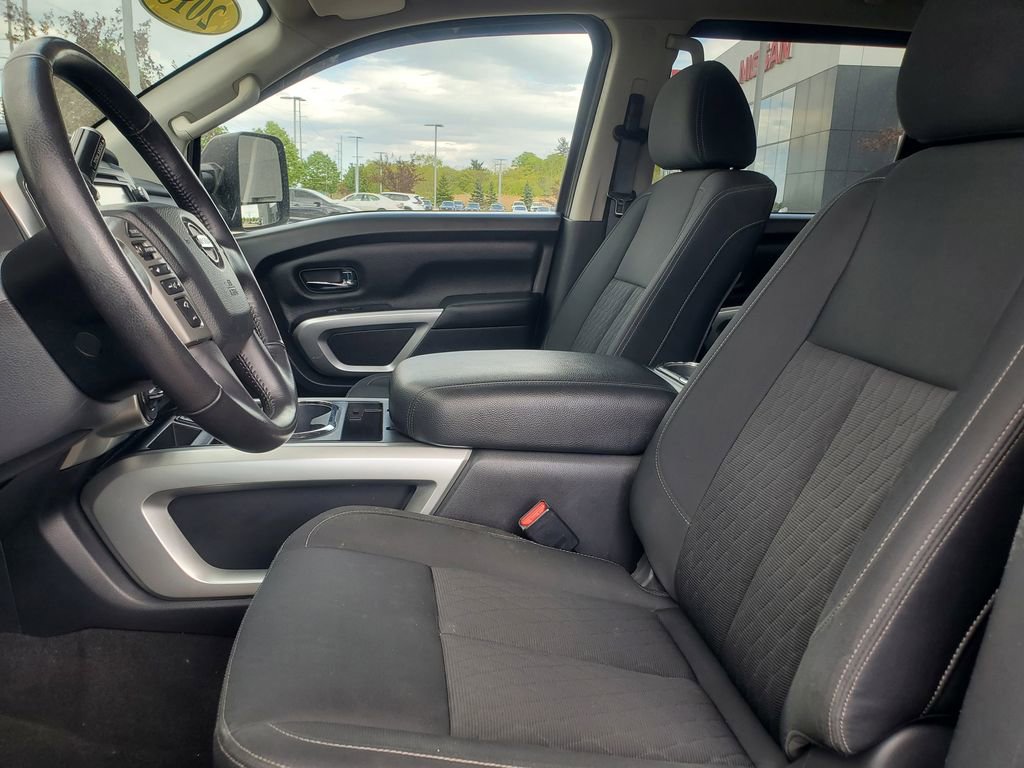 Used 2018 Nissan Titan SV w/ SV Convenience Package AWD/4WD image 10