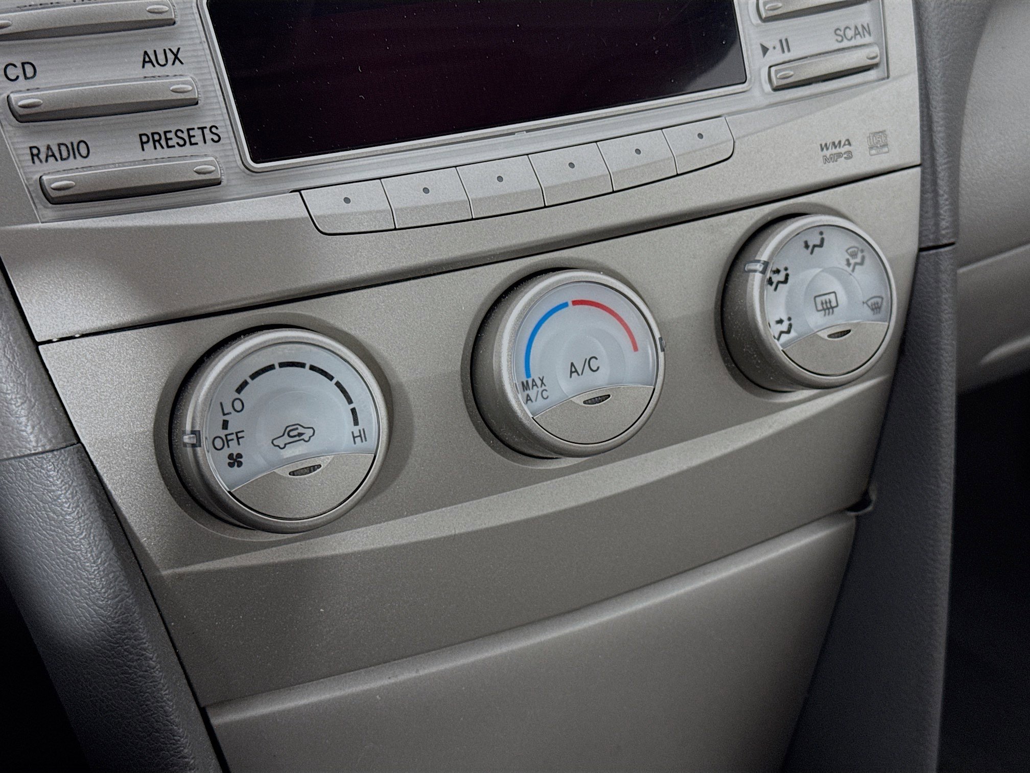 Used 2011 Toyota Camry LE w/ LE Extra-Value Pkg image 14