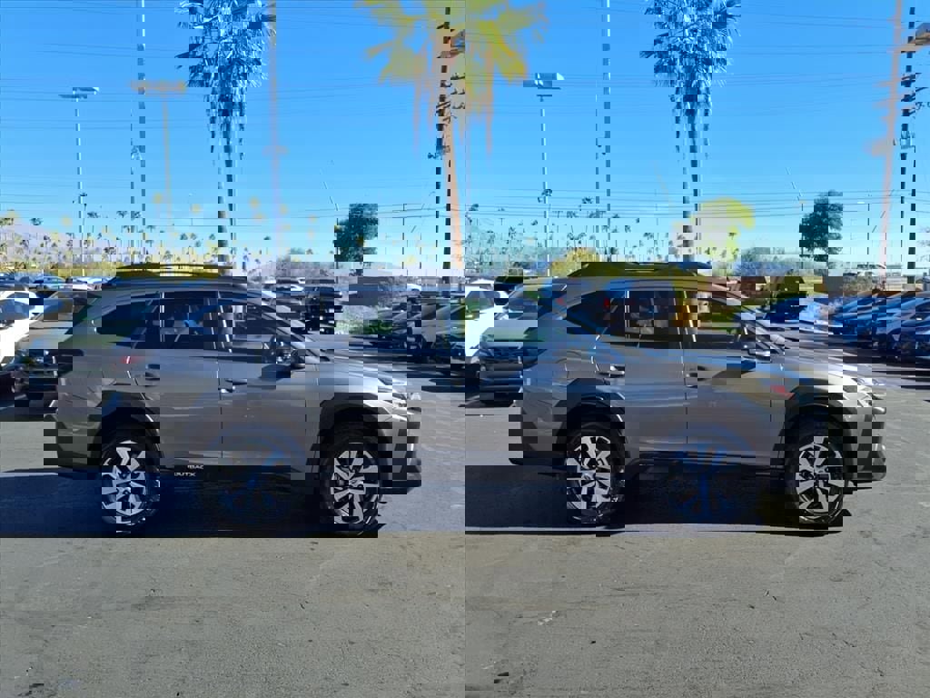 Used 2023 Subaru Outback Premium image 8