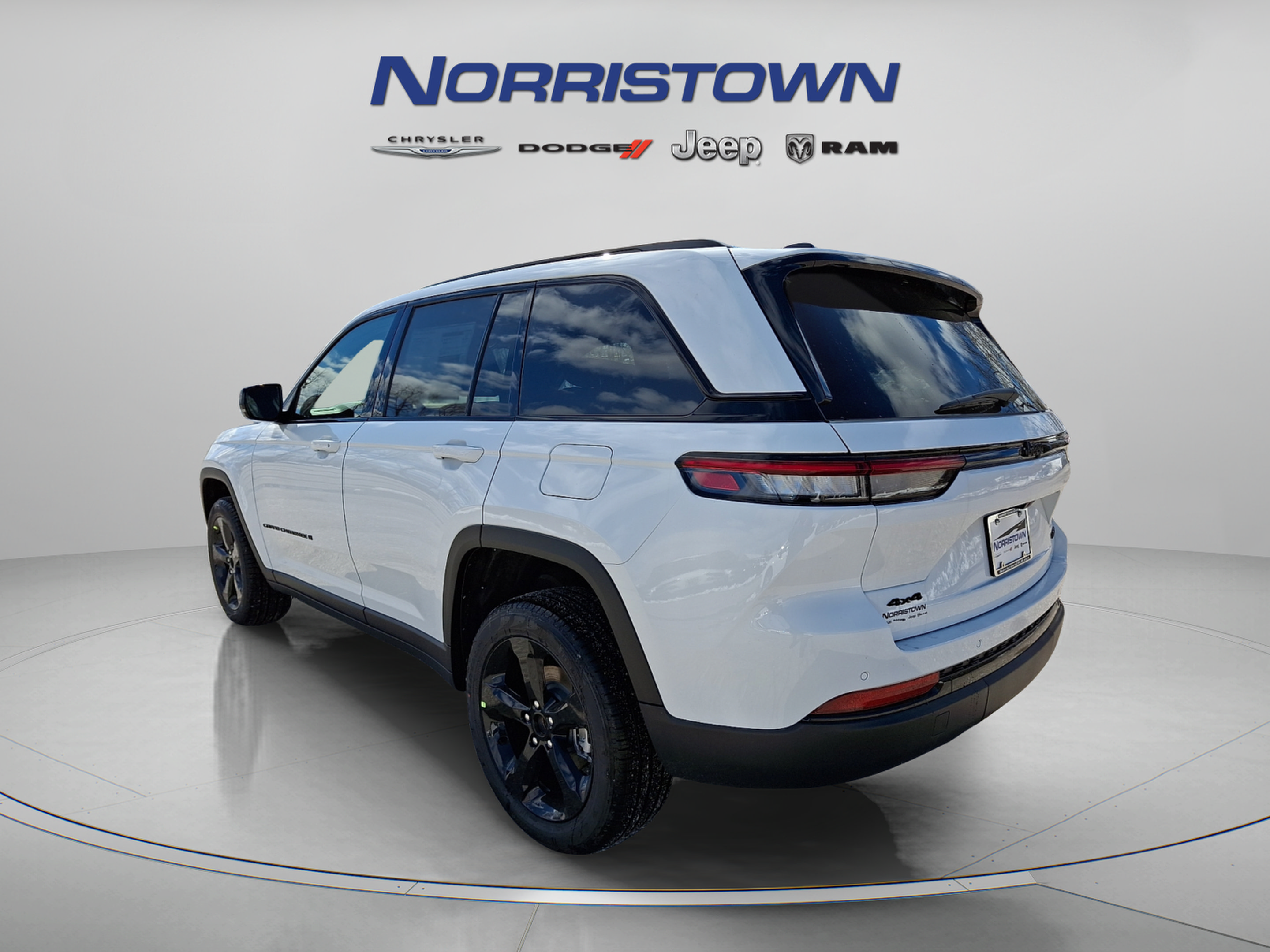 New 2025 Jeep Grand Cherokee Limited w/ Black Appearance Package AWD/4WD image 3