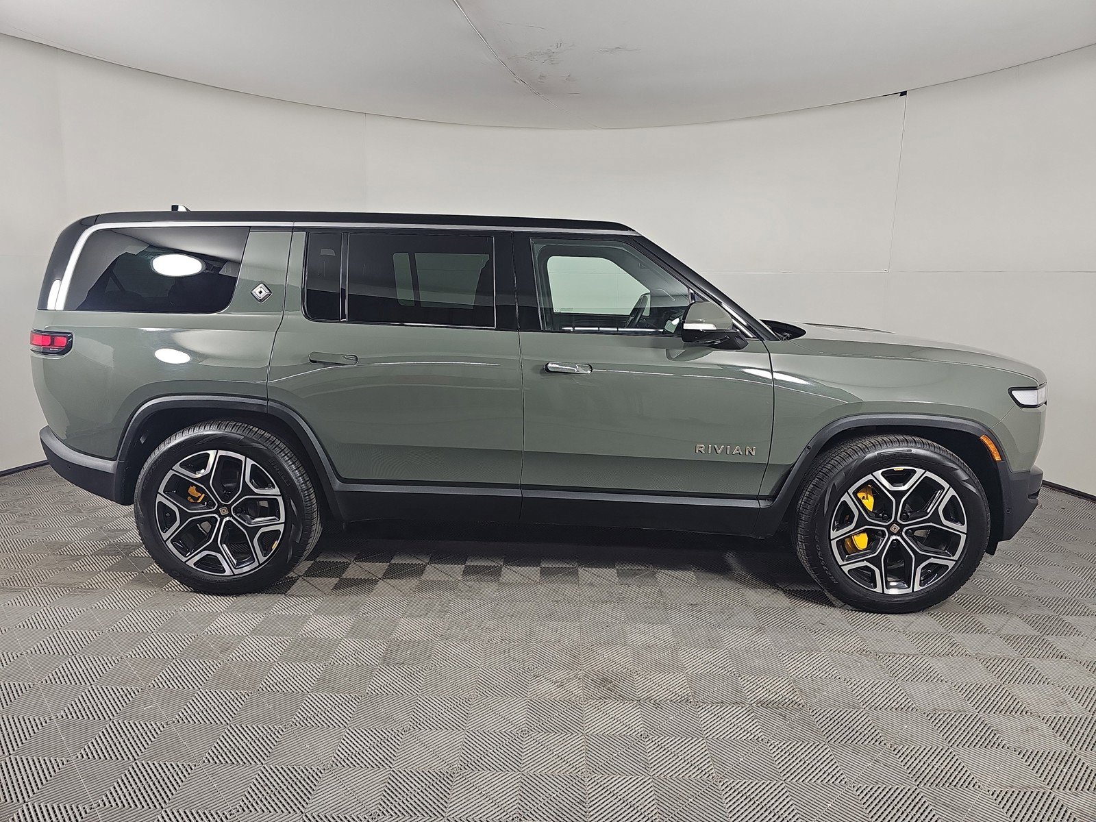 Used 2022 Rivian R1S Launch Edition image 6